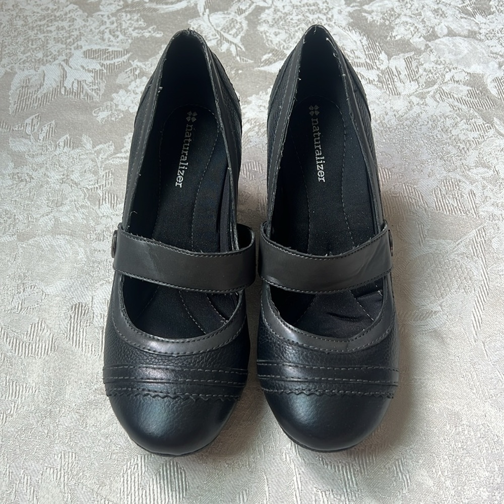 Naturalizer Shoes - Picture 2 of 8